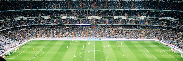 世界杯直播画面预览 - 球场全景，球员正在比赛